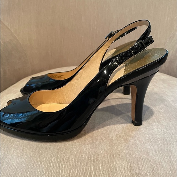 Cole Hahn, black patent leather pumps, size 8, excellent condition - Picture 2 of 3